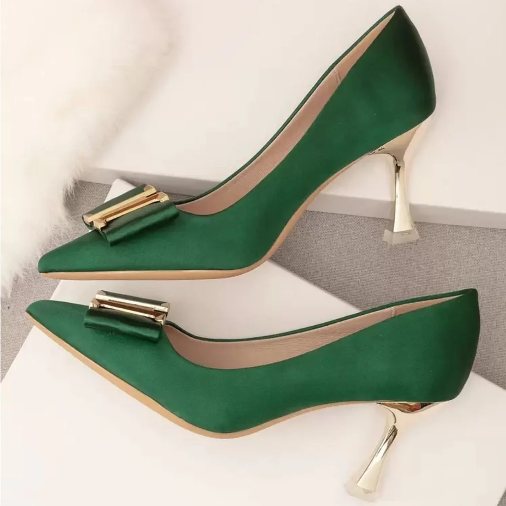 Elegant Green Women's Heels with Gold Accents - Picture 2 of 5